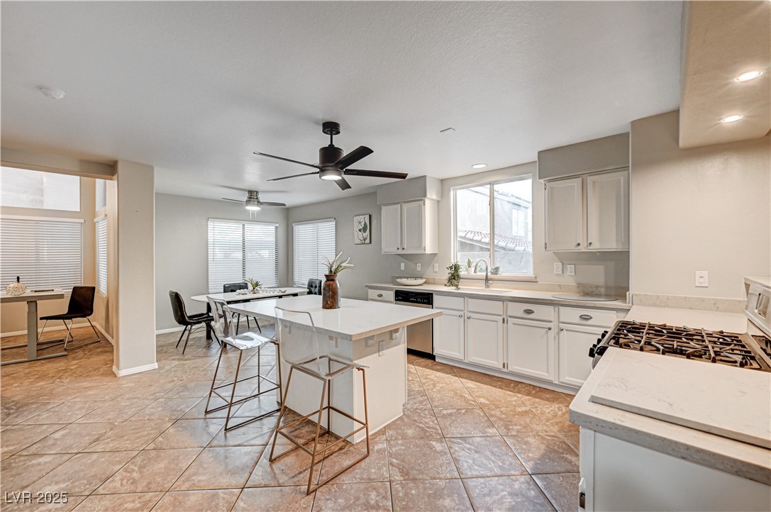 Las Vegas, Nevada, 89134, United States, 4 Bedrooms Bedrooms, ,3 BathroomsBathrooms,Residential,For Sale,1998518