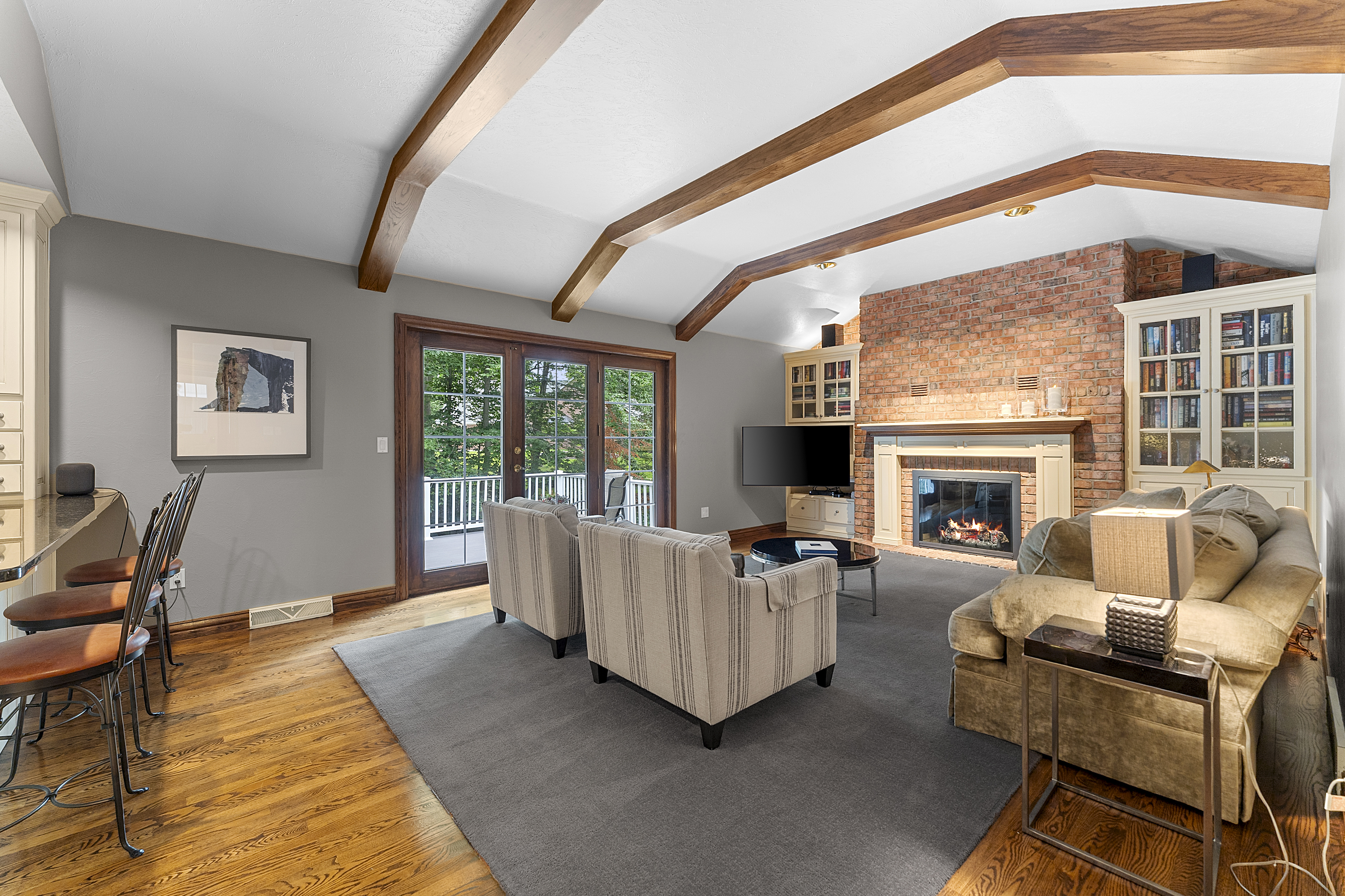  Elegant Colonial Offering Space, Privacy & Modern Comfort - 物件實景