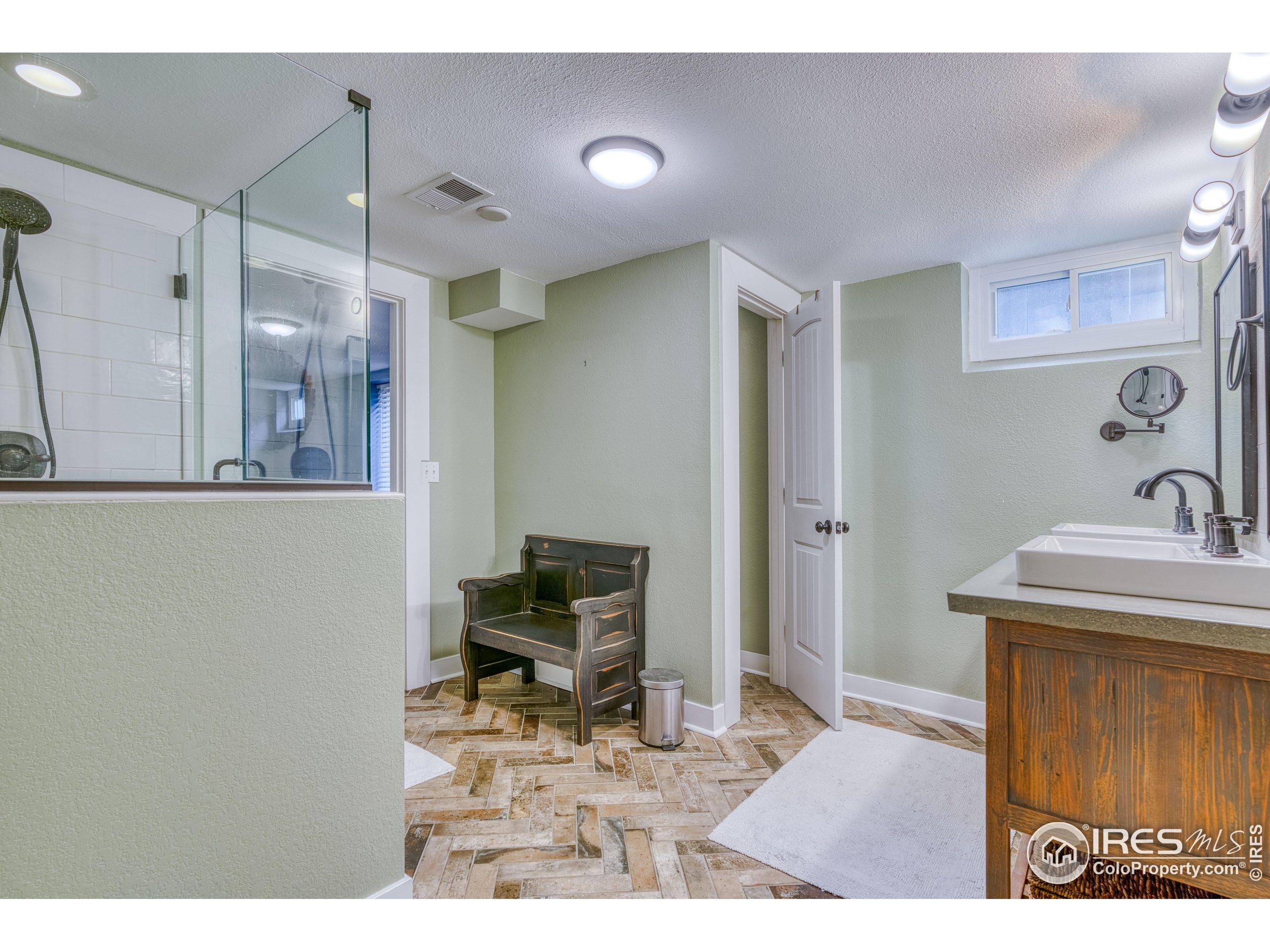 Denver, Colorado, 80220, United States, 4 Bedrooms Bedrooms, ,2 BathroomsBathrooms,Residential,For Sale,1901217