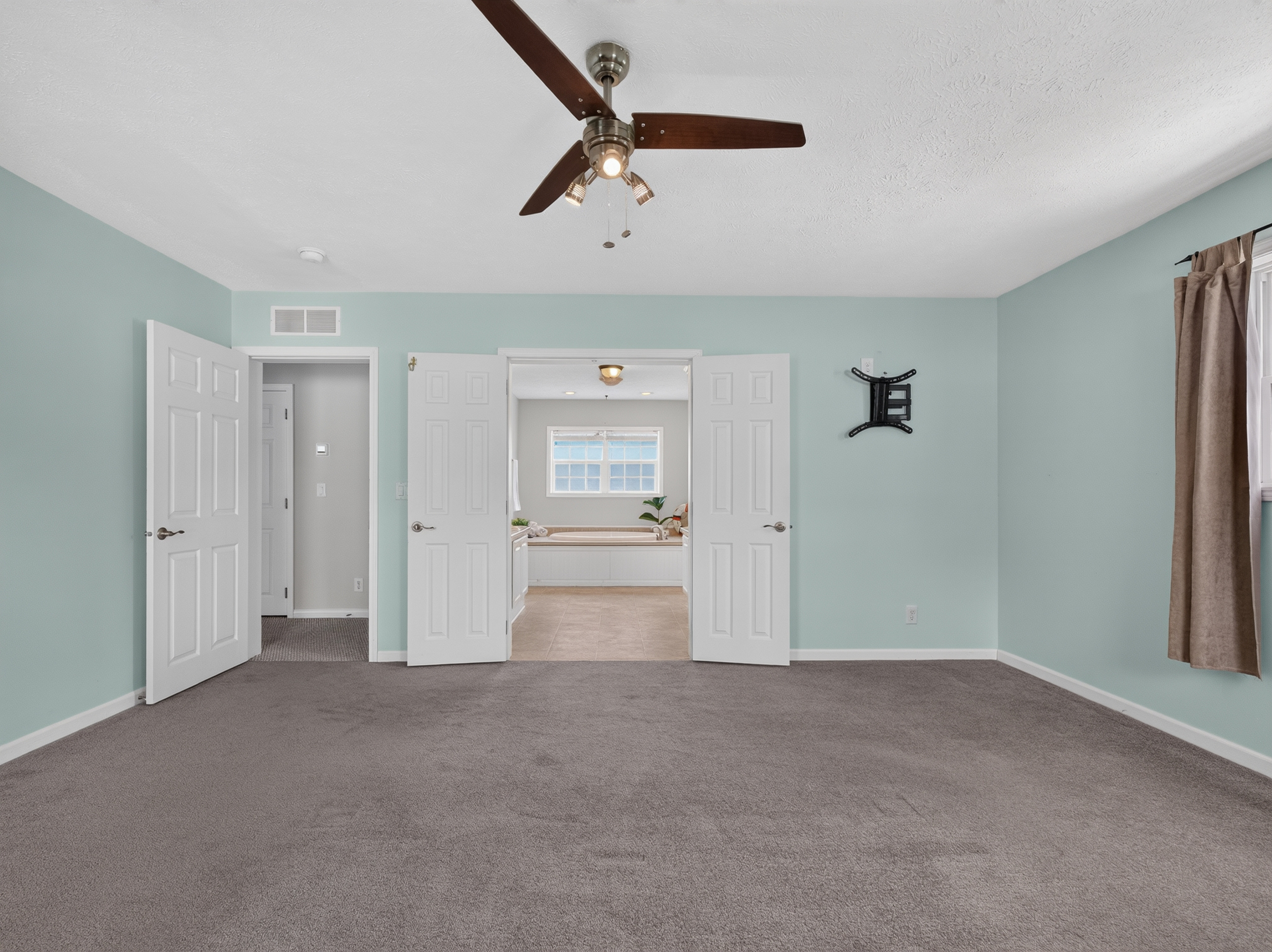  Spacious Channel-Front Home Off Lake Wawasee - 物件實景