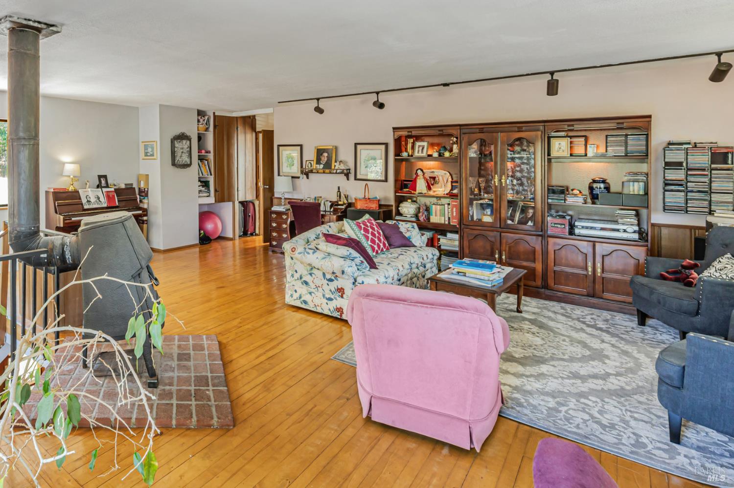 Sebastopol, California, 95472, United States, 3 Bedrooms Bedrooms, ,3 BathroomsBathrooms,Residential,For Sale,1993560