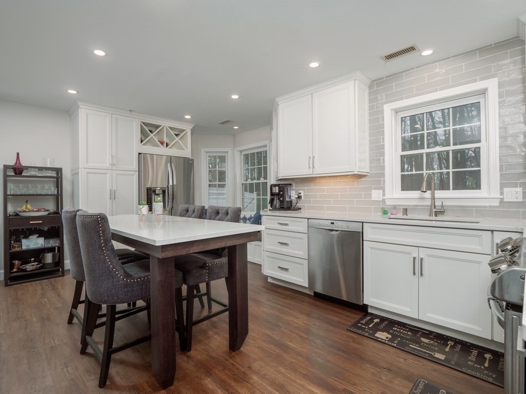 Walpole, Massachusetts, 02081, United States, 5 Bedrooms Bedrooms, ,3 BathroomsBathrooms,Residential,For Sale,1830559