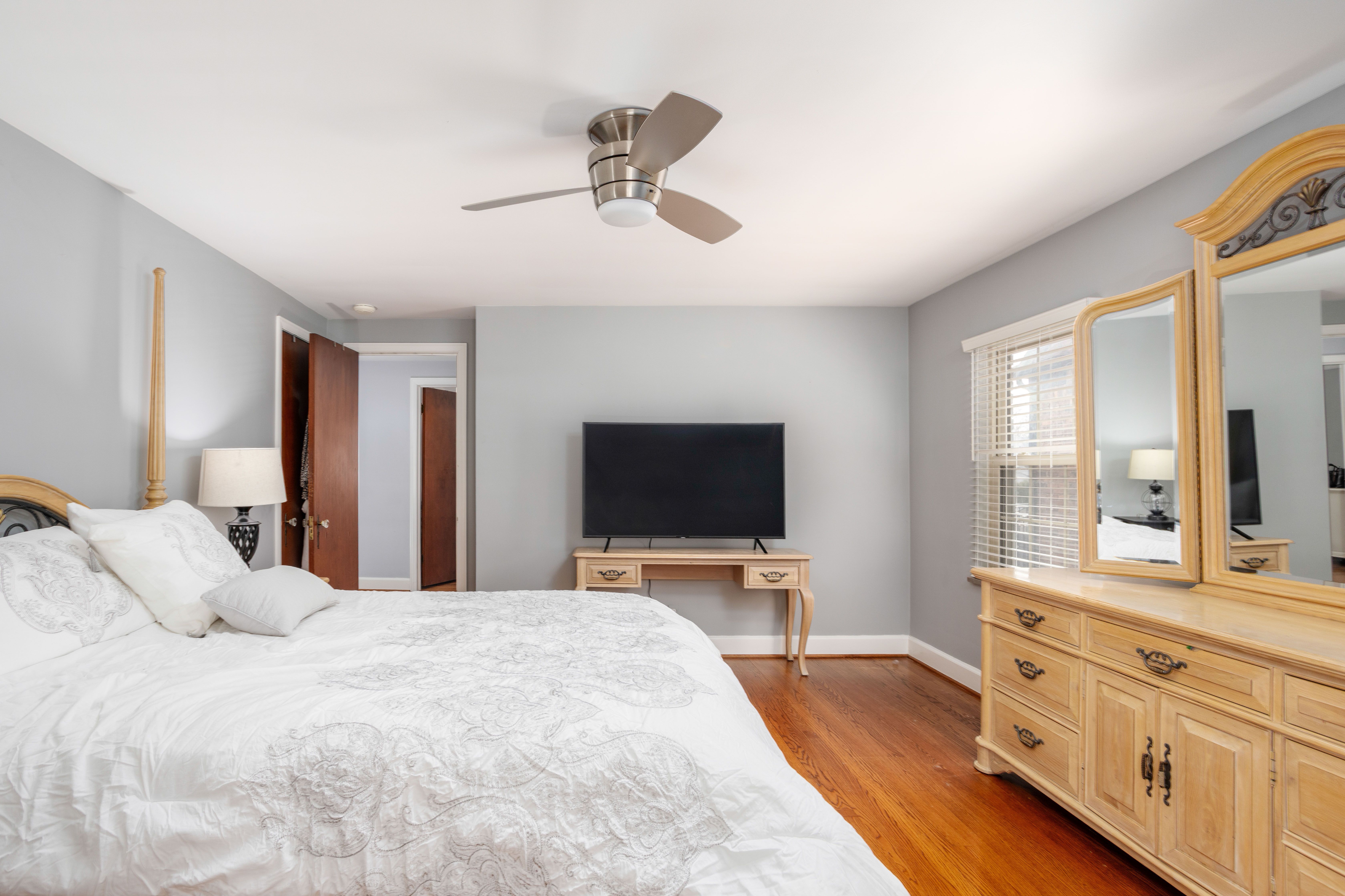 GrossePointeFarms, Michigan, 48236, United States, 3 Bedrooms Bedrooms, ,3 BathroomsBathrooms,Residential,For Sale,1806255
