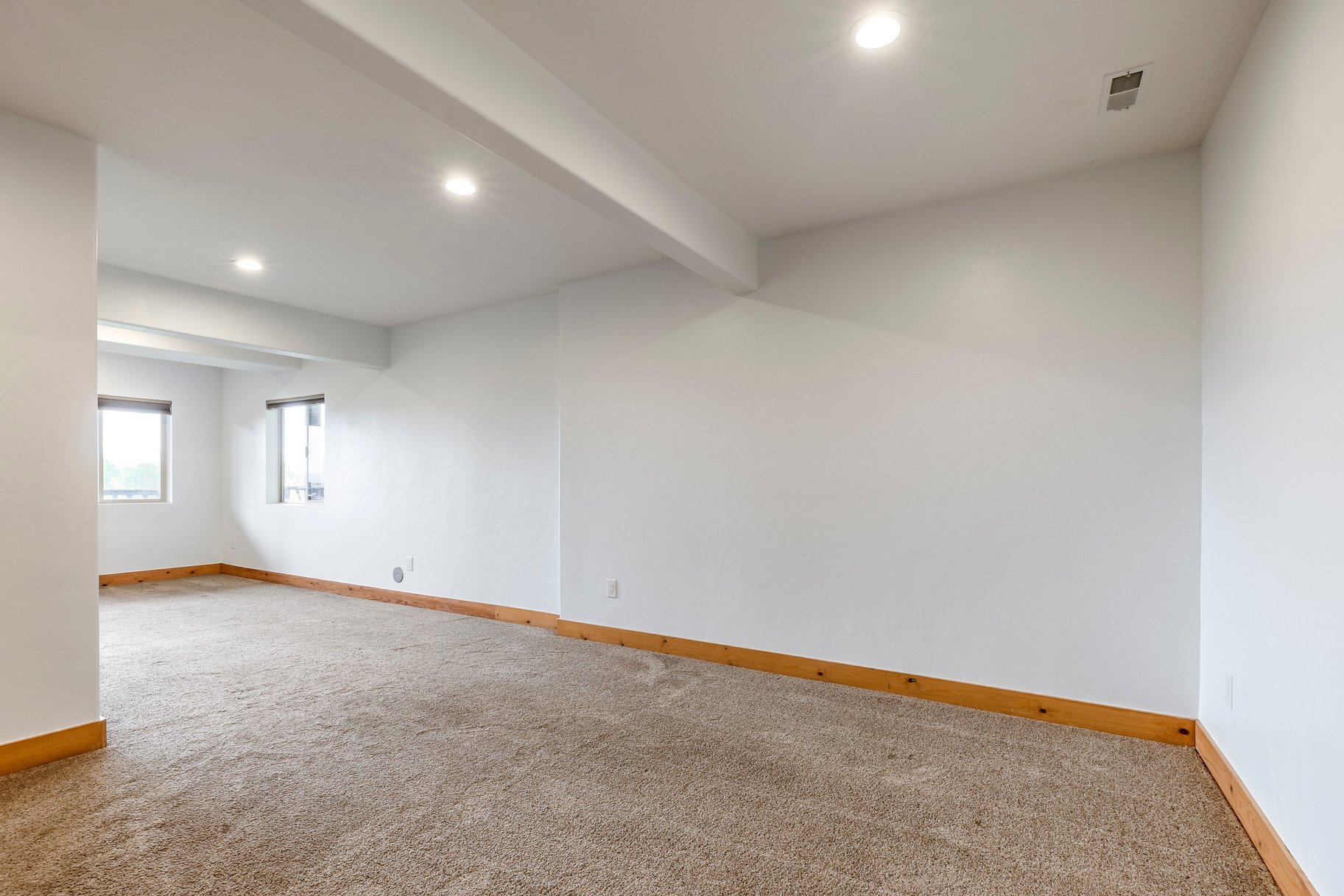  Large Cabin on 1.1 Acres with Scenic Mountain Views - 物件實景