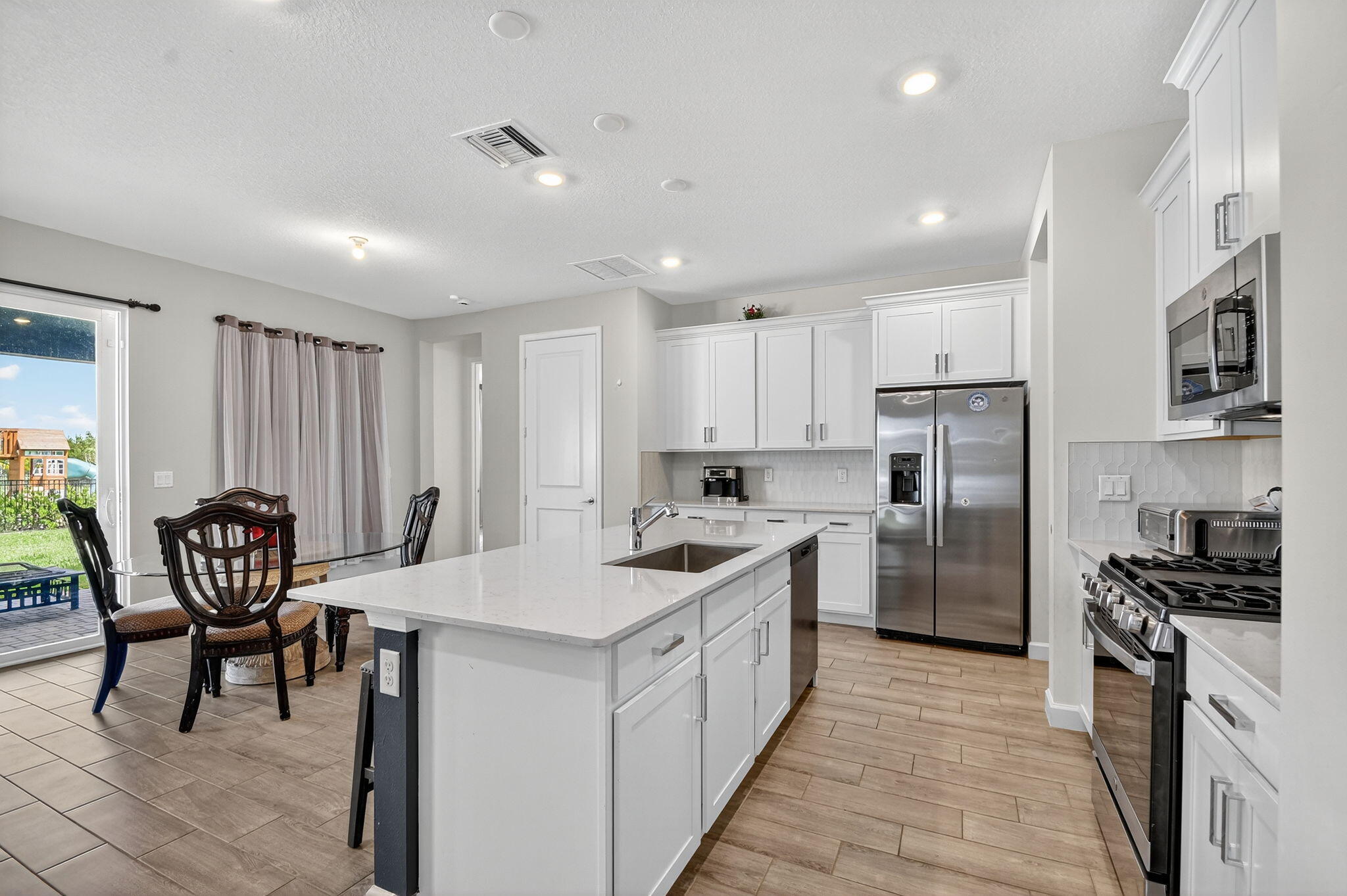 Loxahatchee, Florida, 33470, United States, 5 Bedrooms Bedrooms, ,4 BathroomsBathrooms,Residential,For Sale,1988065