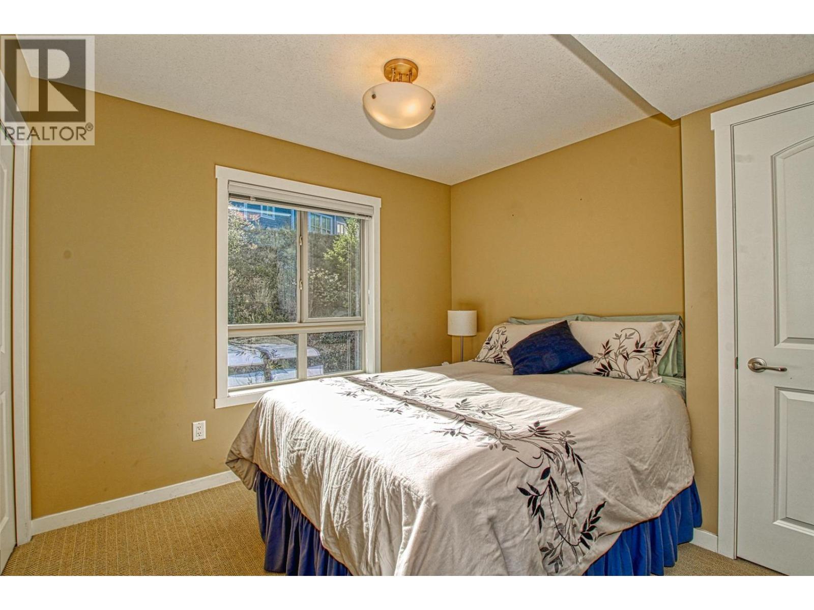KELOWNA, British Columbia, V1Z 3R8, CA, 3 Bedrooms Bedrooms, ,2 BathroomsBathrooms,Residential,For Sale,1950768