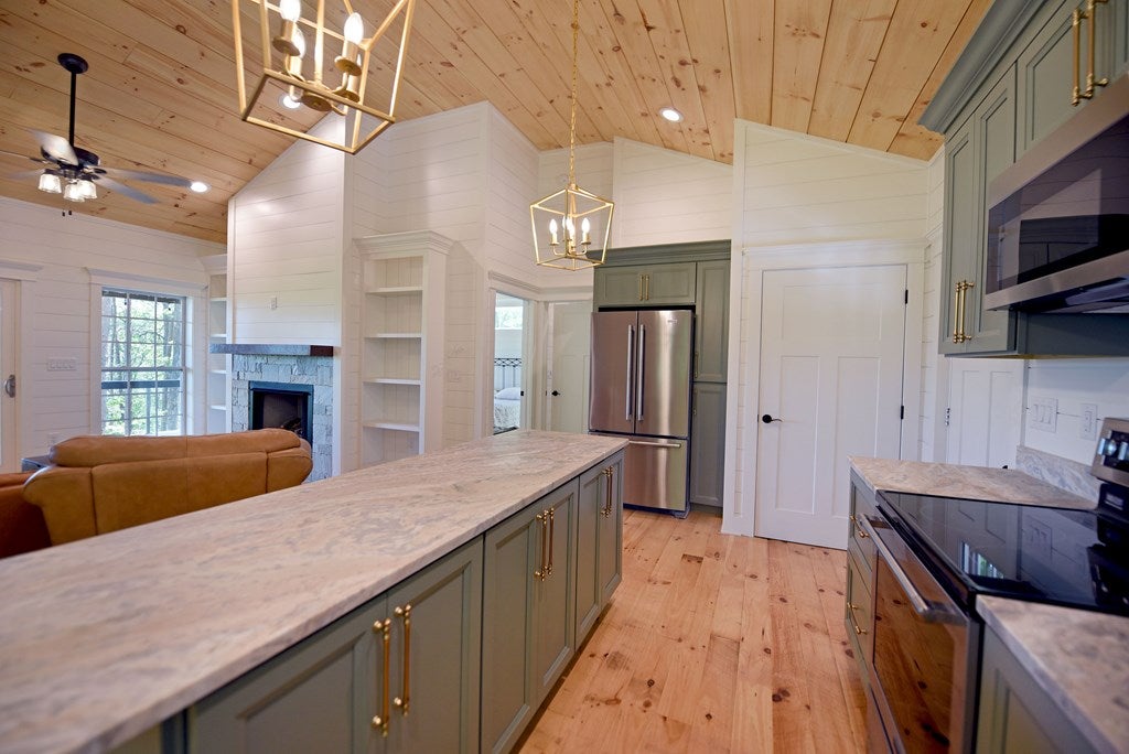 Blue Ridge, Georgia, 30513, United States, 2 Bedrooms Bedrooms, ,2 BathroomsBathrooms,Residential,For Sale,1805607