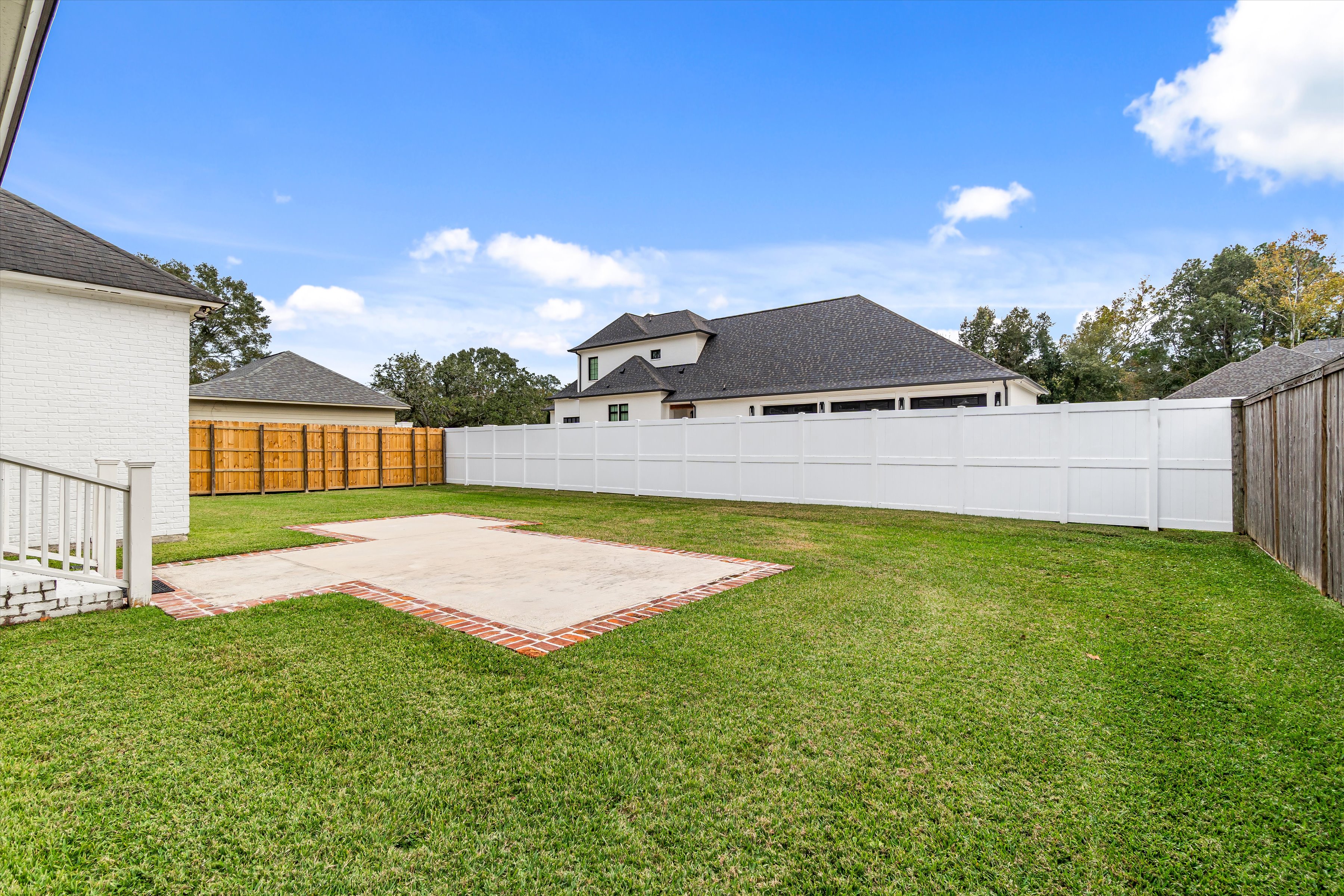 Baton Rouge, Louisiana, 70809, United States, 3 Bedrooms Bedrooms, ,4 BathroomsBathrooms,Residential,For Sale,1998392