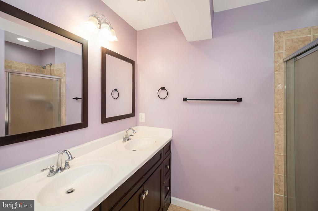 Bealeton, Virginia, 22712, United States, 6 Bedrooms Bedrooms, ,4 BathroomsBathrooms,Residential,For Sale,1916093