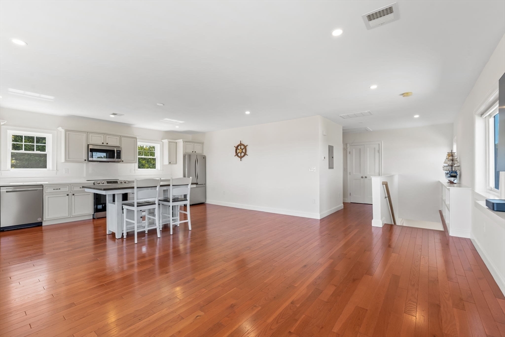 Sandwich, Massachusetts, 02563, United States, 4 Bedrooms Bedrooms, ,4 BathroomsBathrooms,Residential,For Sale,1981432