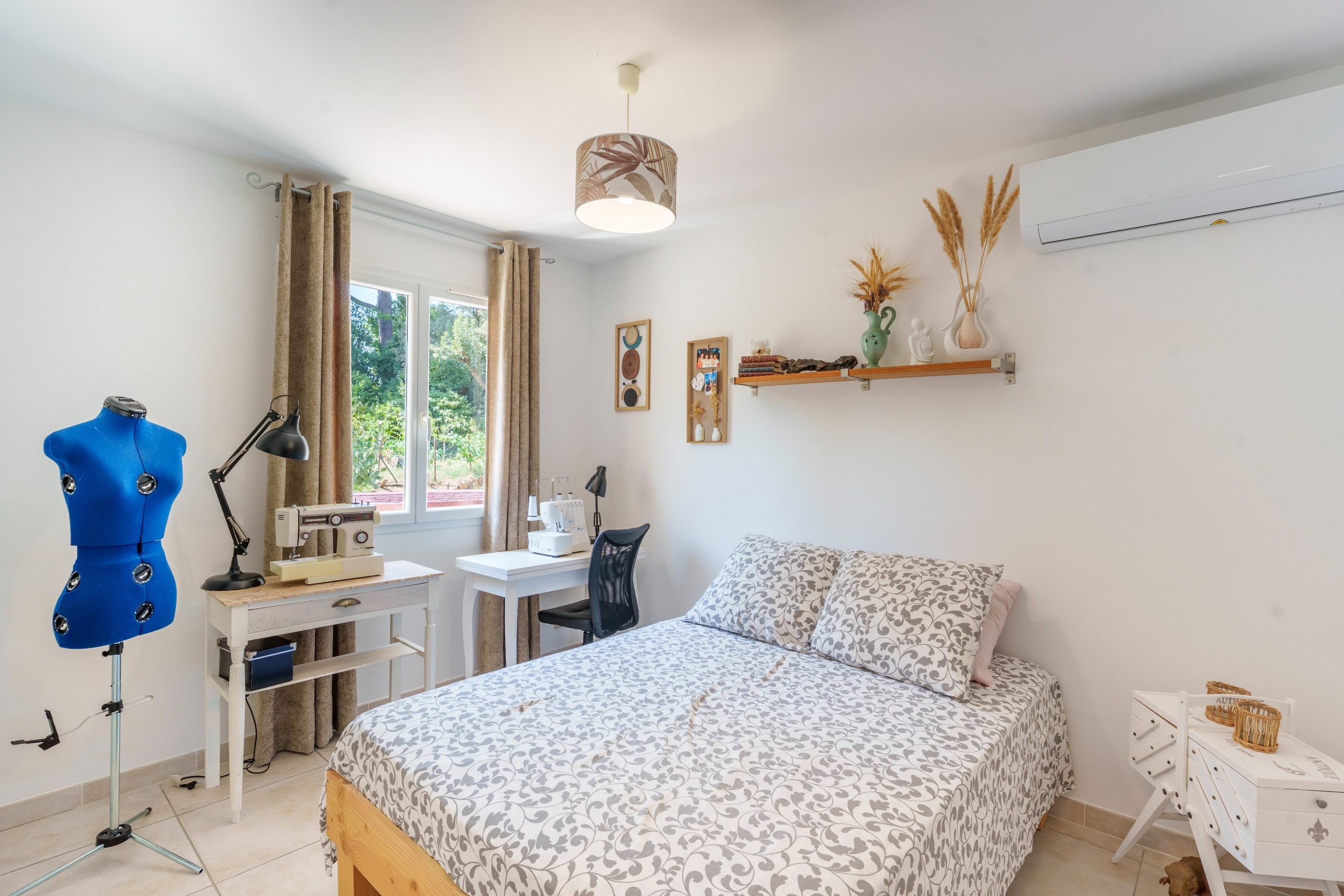  LIGHT-FILLED VILLA WITH POOL AND VINEYARD VIEWS - 物件實景