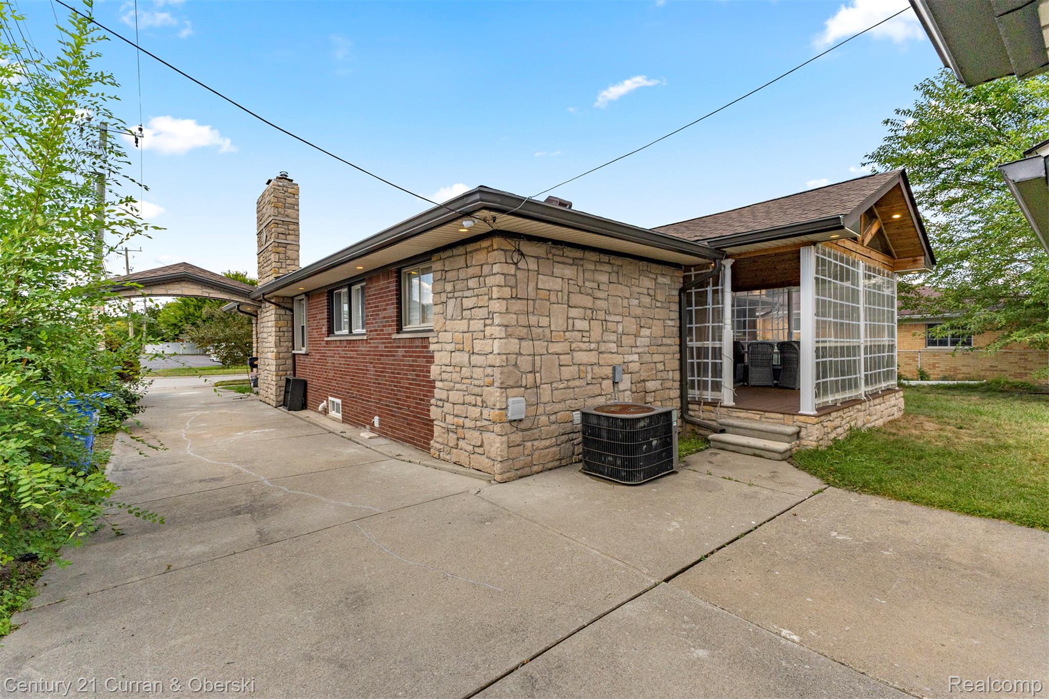 Dearborn Heights, Michigan, 48127, United States, 3 Bedrooms Bedrooms, ,3 BathroomsBathrooms,Residential,For Sale,1979966