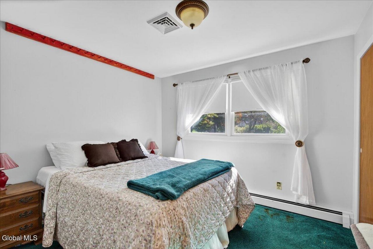 Clifton Park, New York, 12065, United States, 4 Bedrooms Bedrooms, ,3 BathroomsBathrooms,Residential,For Sale,1968691