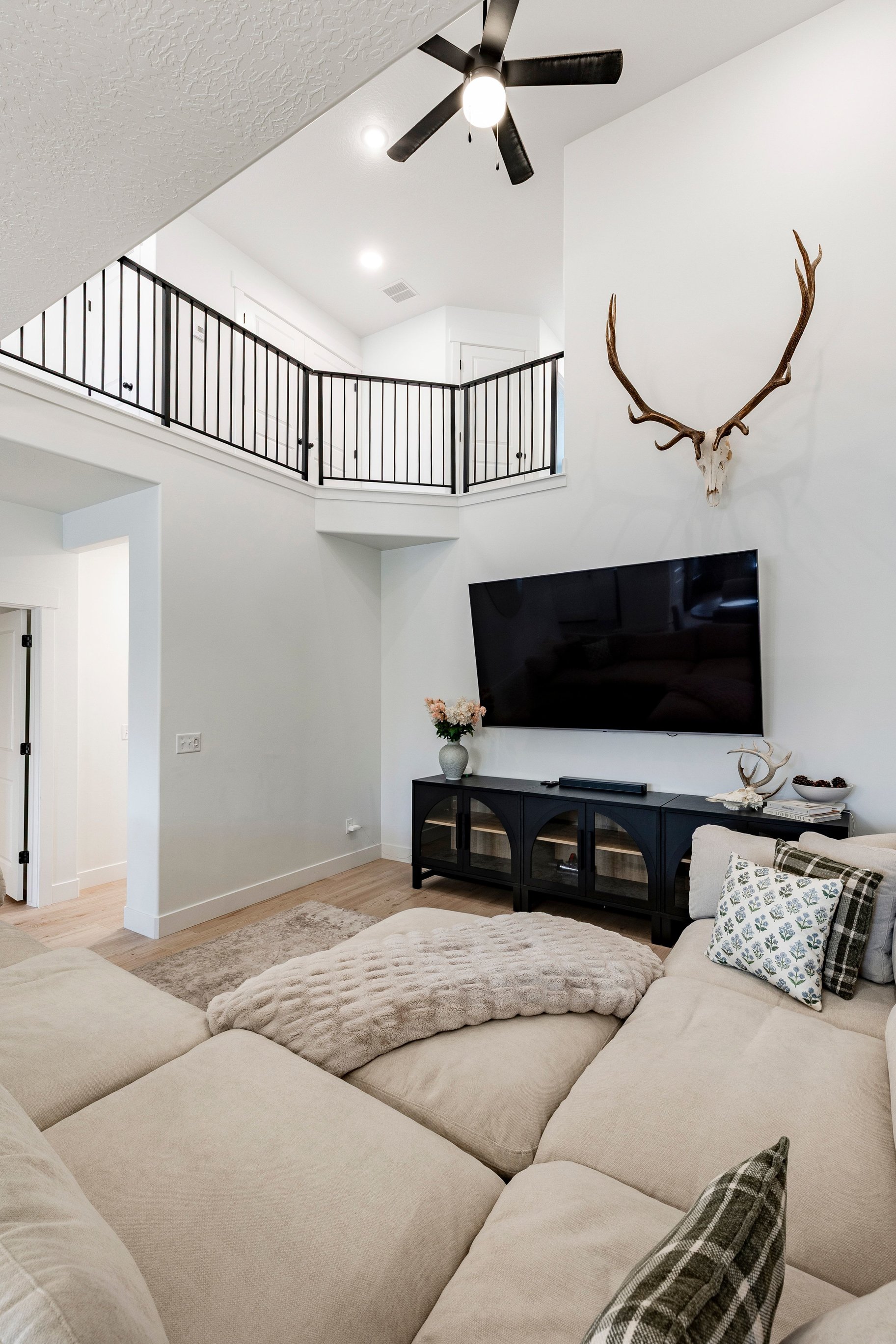  Beautifully Upgraded Townhome - 物件實景