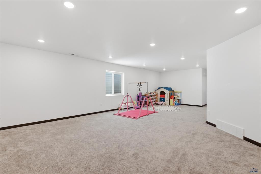 Rapid City, South Dakota, 57701, United States, 4 Bedrooms Bedrooms, ,3 BathroomsBathrooms,Residential,For Sale,2048114
