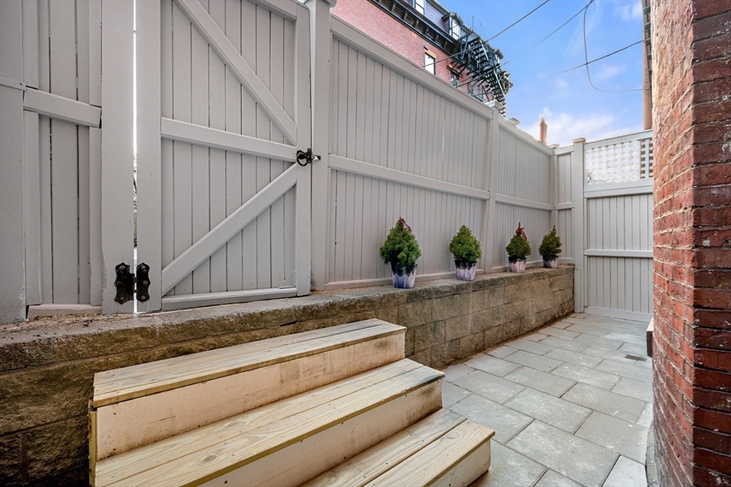 Boston, Massachusetts, 02116, United States, 2 Bedrooms Bedrooms, ,1 BathroomBathrooms,Residential,For Sale,2005241