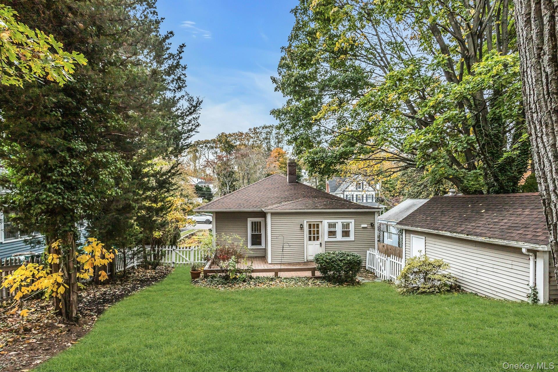 Northport, New York, 11768, United States, 2 Bedrooms Bedrooms, ,1 BathroomBathrooms,Residential,For Sale,1987614