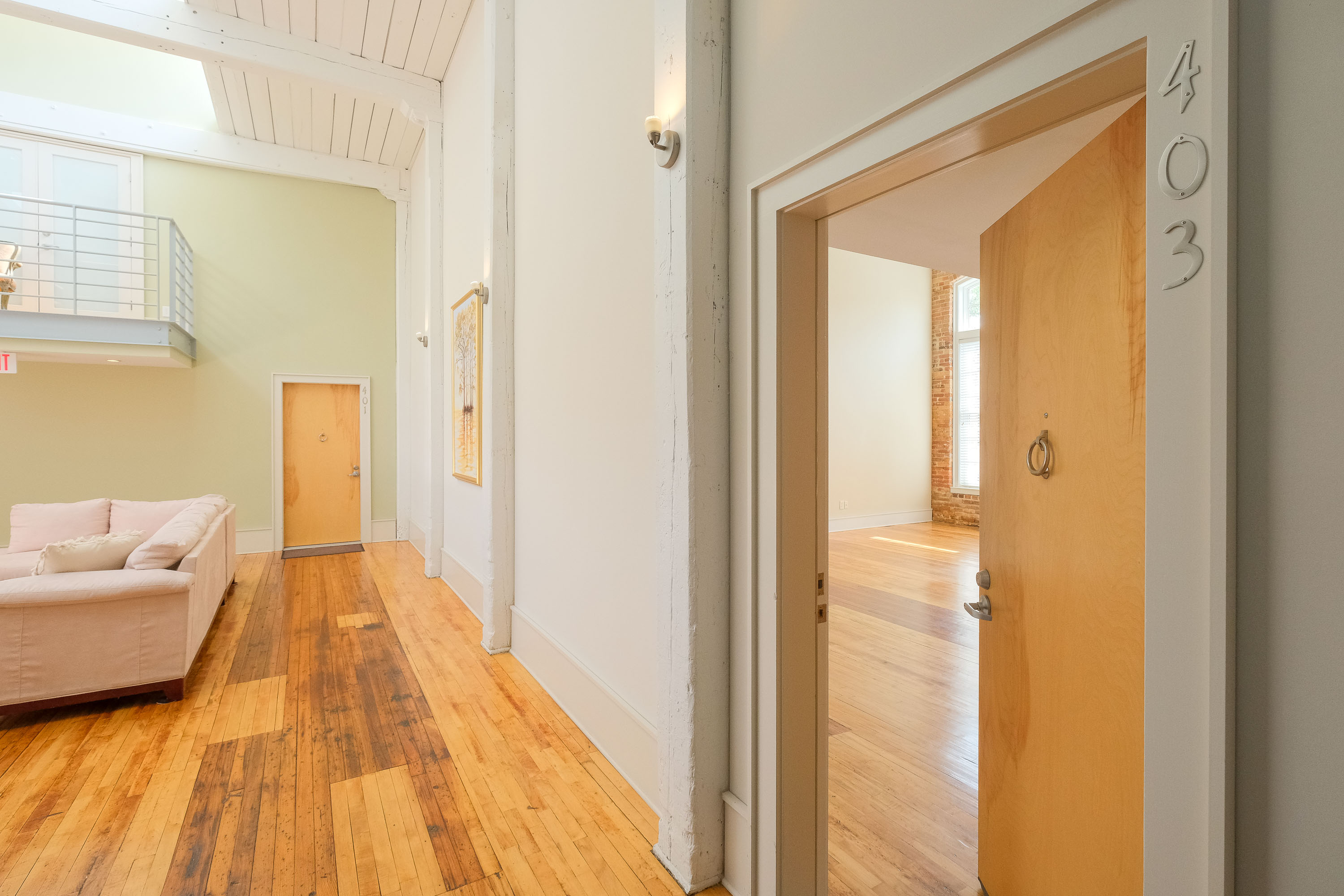  MILL CONDO WITH PRIVATE EXTERIOR ENTRANCE - 物件實景