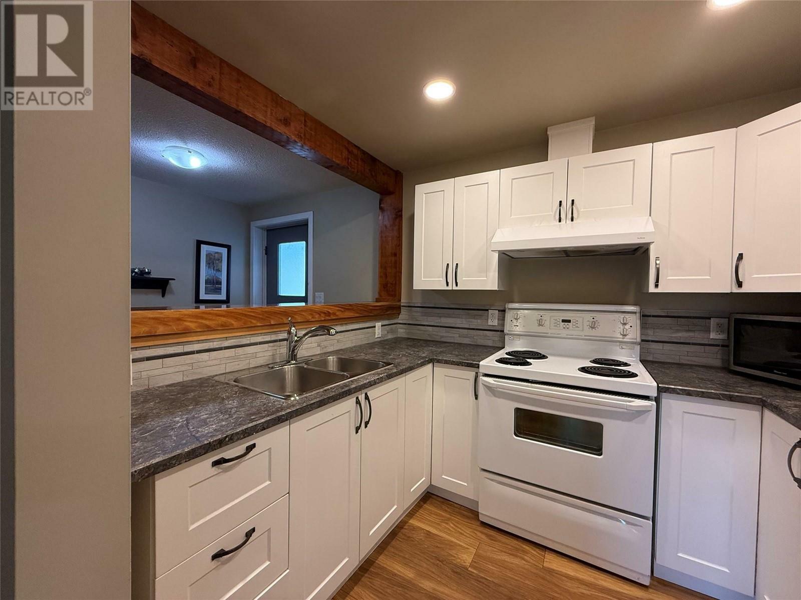 KELOWNA, British Columbia, V1X 6M4, CA, 3 Bedrooms Bedrooms, ,2 BathroomsBathrooms,Residential,For Sale,1836939