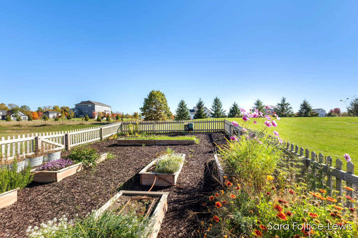 Grand Rapids, Michigan, 49512, United States, 4 Bedrooms Bedrooms, ,4 BathroomsBathrooms,Residential,For Sale,1976019