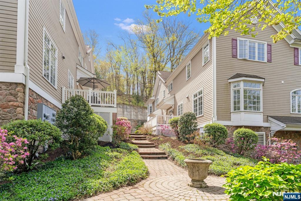 Morristown Town, New Jersey, 07960, United States, 2 Bedrooms Bedrooms, ,3 BathroomsBathrooms,Residential,For Sale,1787581