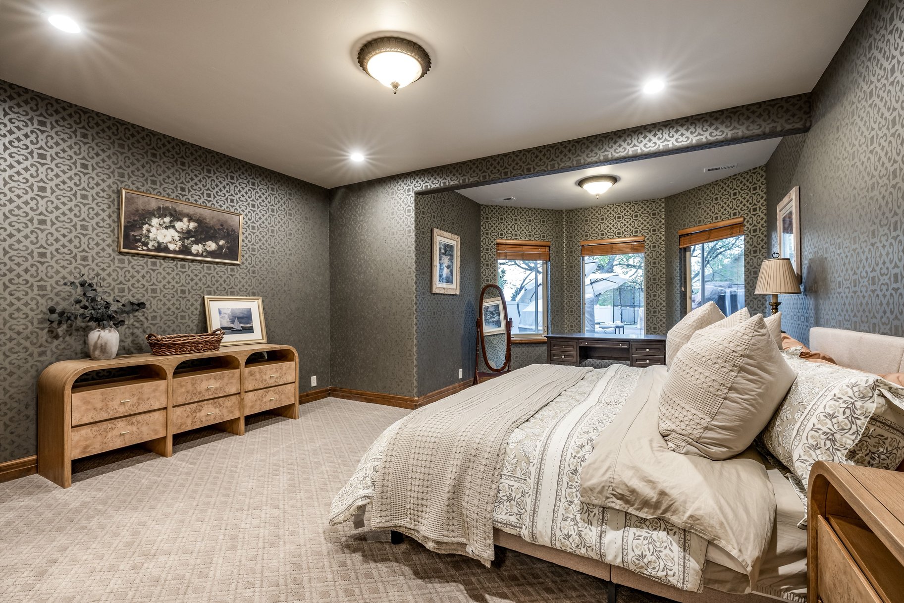  Custom 2-Story Parade Home with Dolphin Bolderscape Grotto Pool & 6 Car Garage - 物件實景