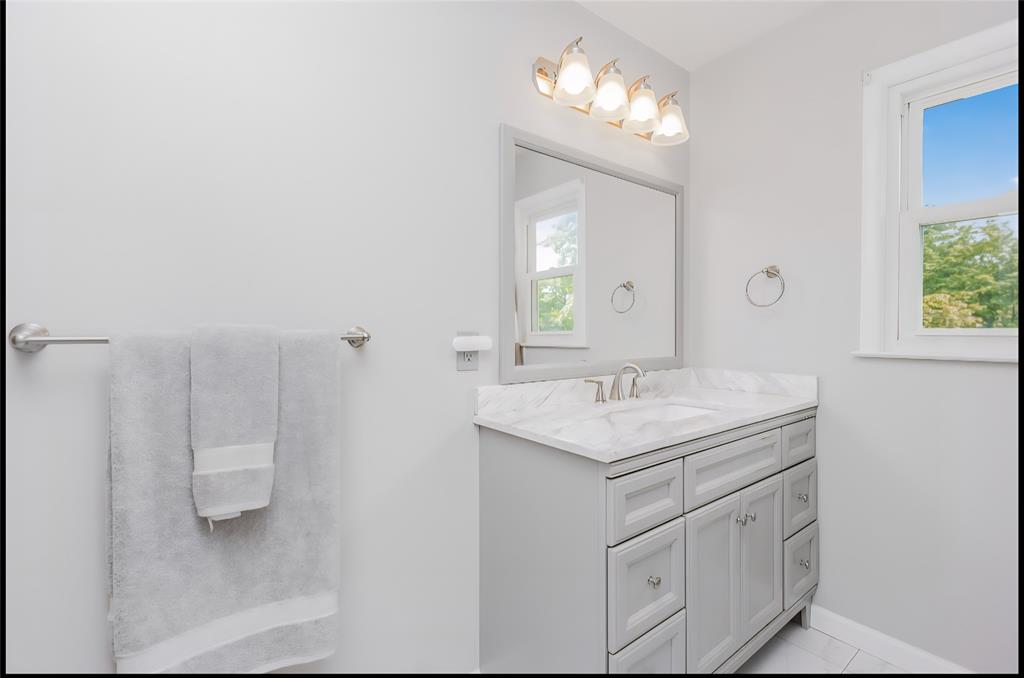 Yonkers, New York, 10701, United States, 3 Bedrooms Bedrooms, ,3 BathroomsBathrooms,Residential,For Sale,1983321