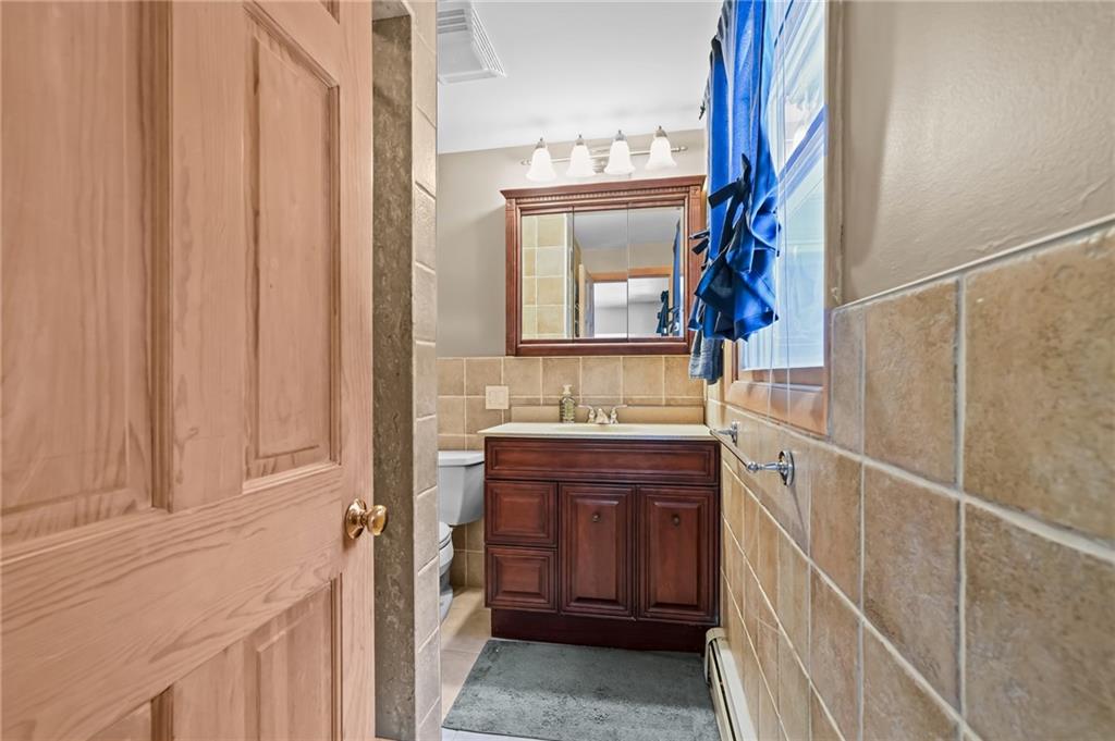 North Kingstown, Rhode Island, 02852, United States, 3 Bedrooms Bedrooms, ,4 BathroomsBathrooms,Residential,For Sale,1973997