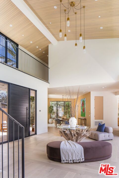 Los Angeles, California, 90049, United States, 5 Bedrooms Bedrooms, ,3 BathroomsBathrooms,Residential,For Sale,1839044