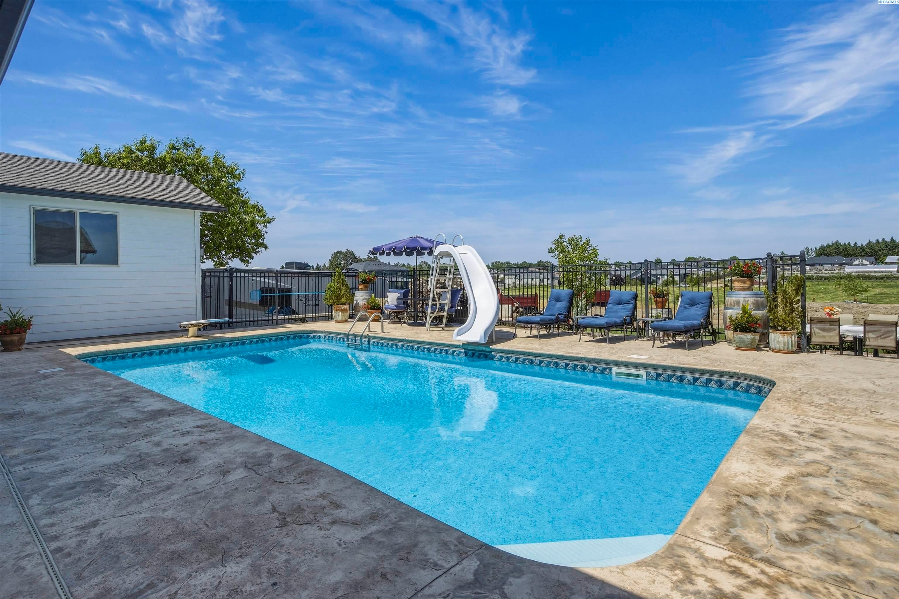 Pasco, Washington, 99301, United States, 4 Bedrooms Bedrooms, ,1 BathroomBathrooms,Residential,For Sale,2013794