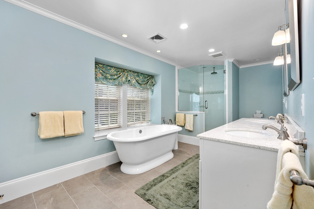 Hingham, Massachusetts, 02043, United States, 5 Bedrooms Bedrooms, ,5 BathroomsBathrooms,Residential,For Sale,1901935