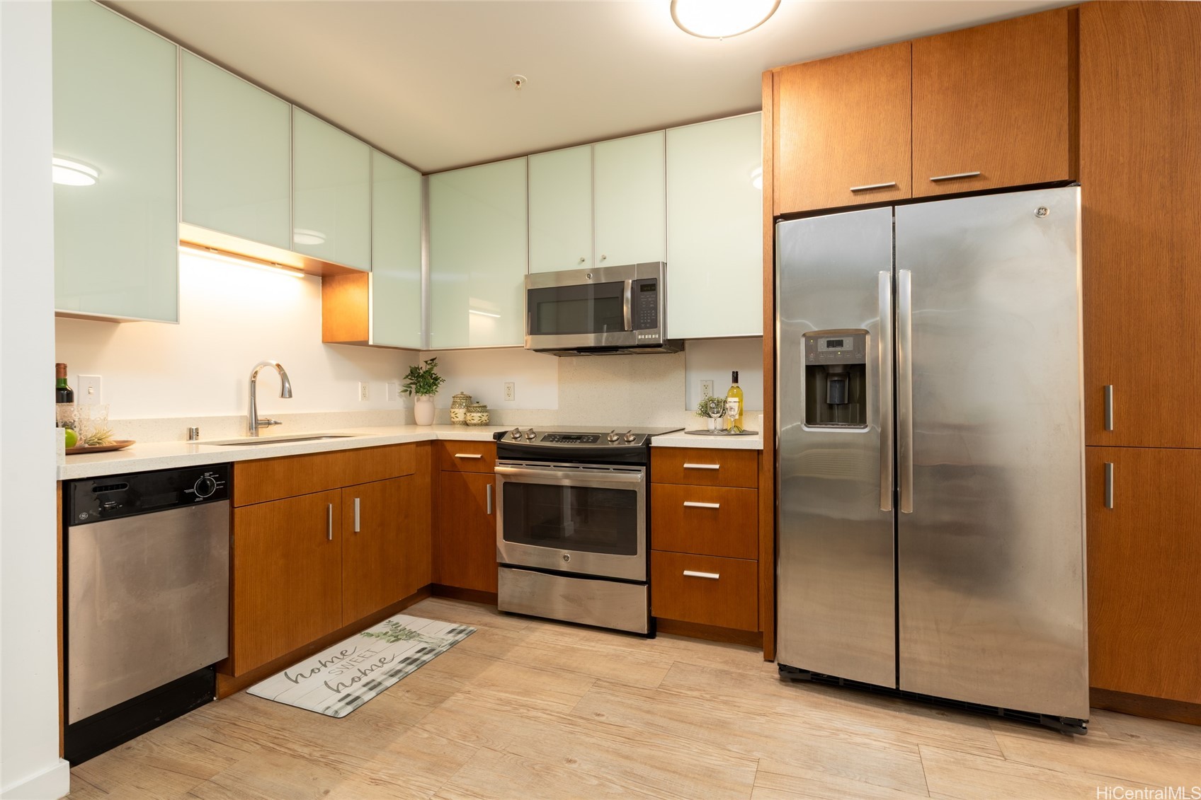 Honolulu, Hawaii, 96814, United States, 2 Bedrooms Bedrooms, ,2 BathroomsBathrooms,Residential,For Sale,1968678