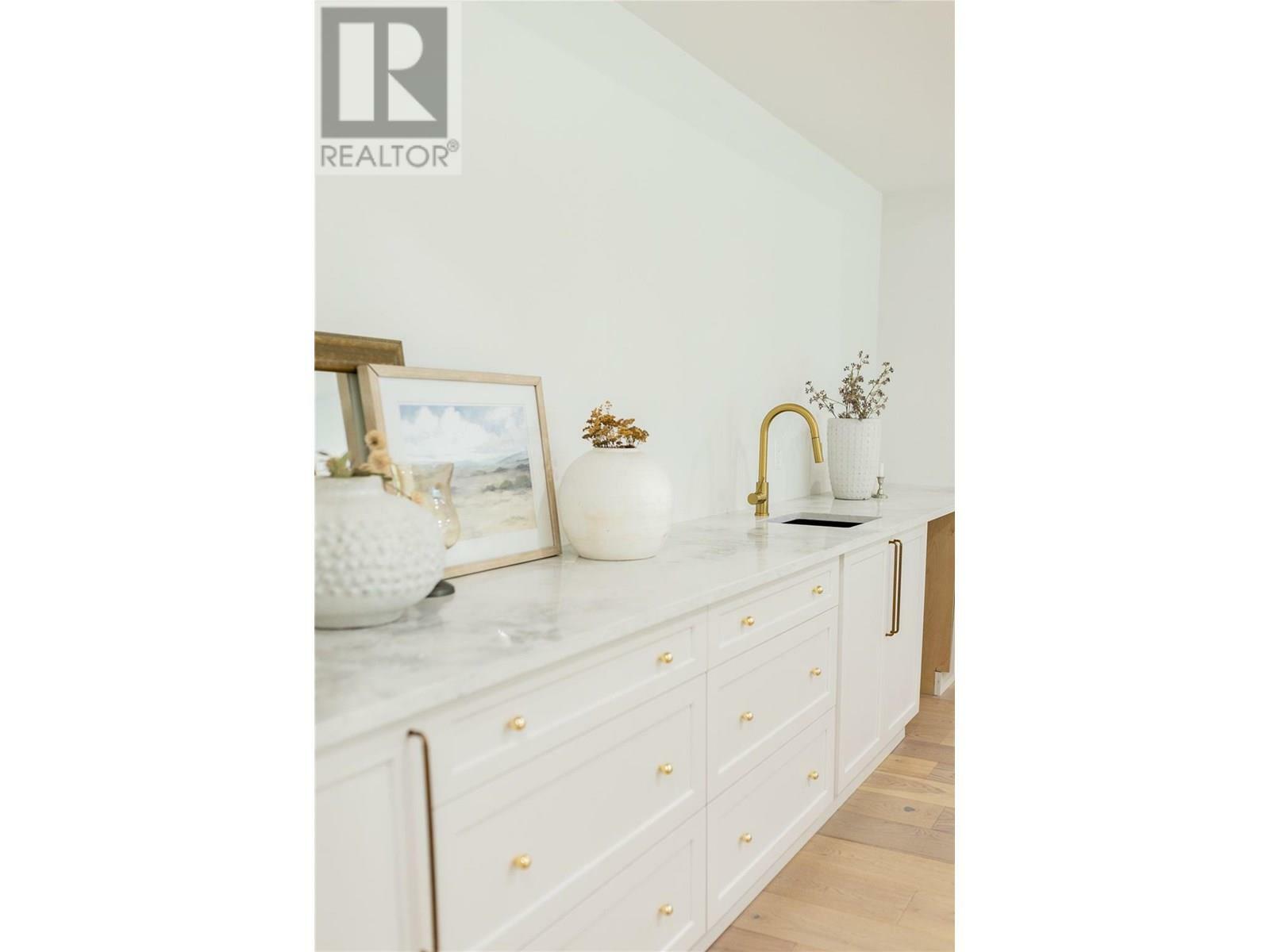 GRAND FORKS, British Columbia, V0H 1H2, CA, 5 Bedrooms Bedrooms, ,5 BathroomsBathrooms,Residential,For Sale,1868553