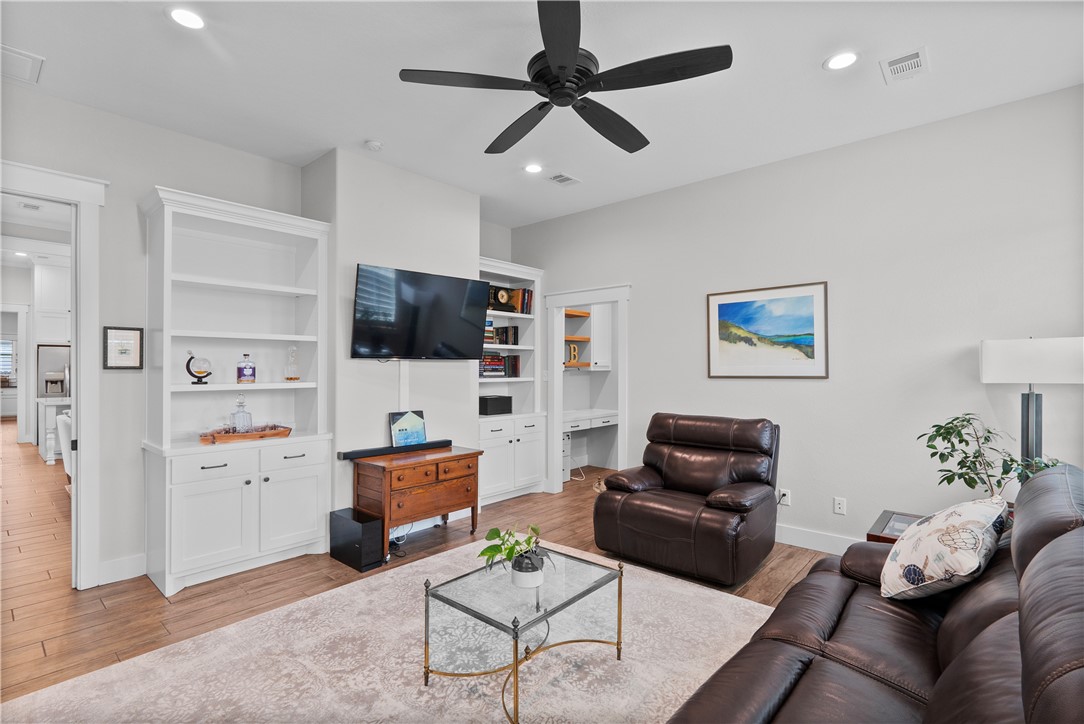 College Station, Texas, 77845, United States, 4 Bedrooms Bedrooms, ,4 BathroomsBathrooms,Residential,For Sale,1862401