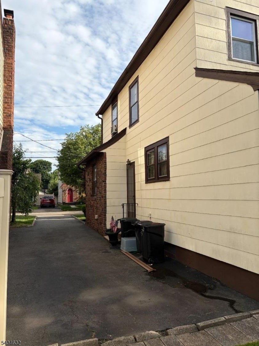 Bloomfield Twp., New Jersey, 07003, United States, 3 Bedrooms Bedrooms, ,1 BathroomBathrooms,Residential,For Sale,2048064