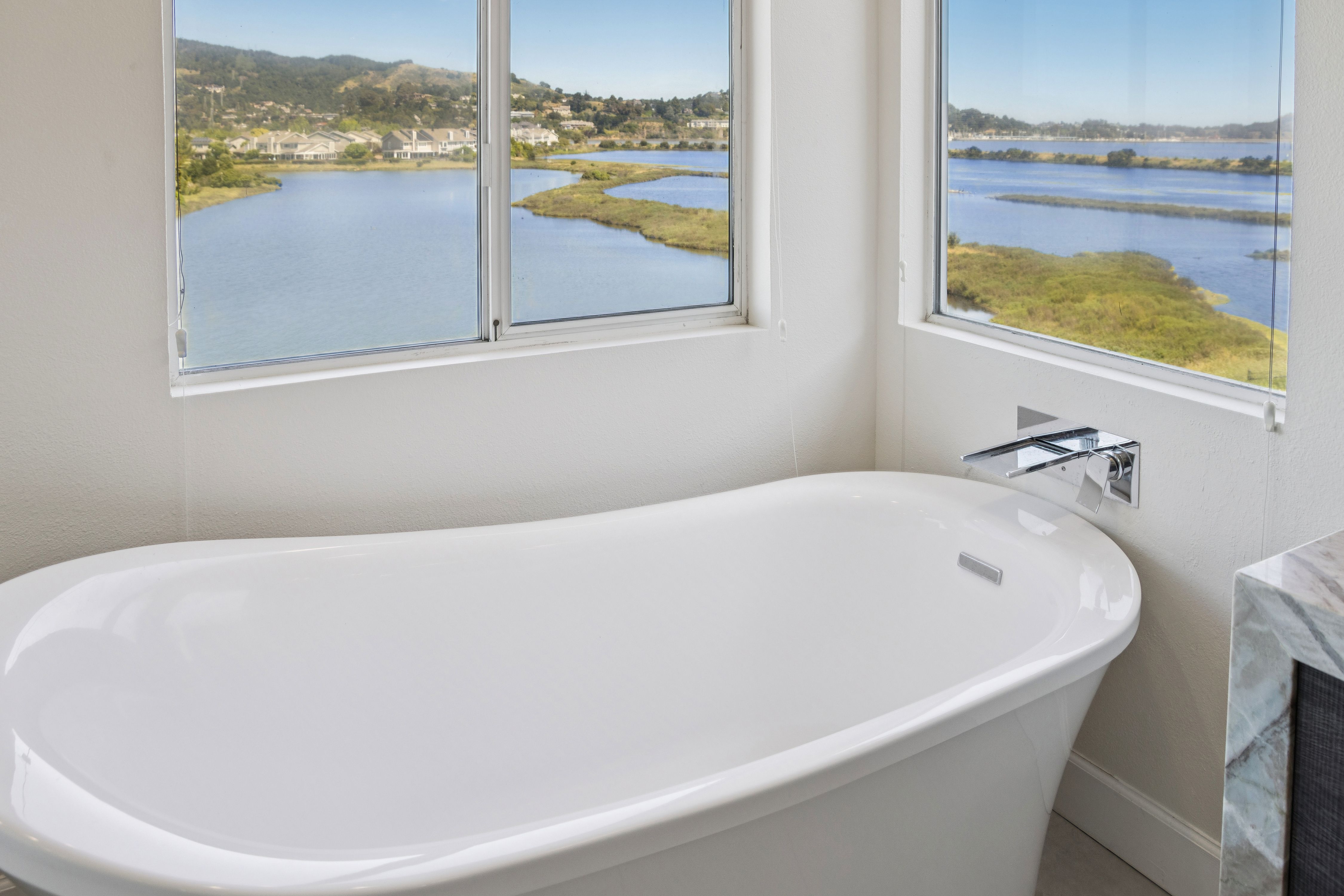  Sunny Waterfront Baypoint Lagoon Home - 物件實景