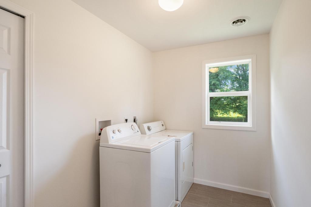 Charlevoix, Michigan, 49720, United States, 5 Bedrooms Bedrooms, ,3 BathroomsBathrooms,Residential,For Sale,1917973