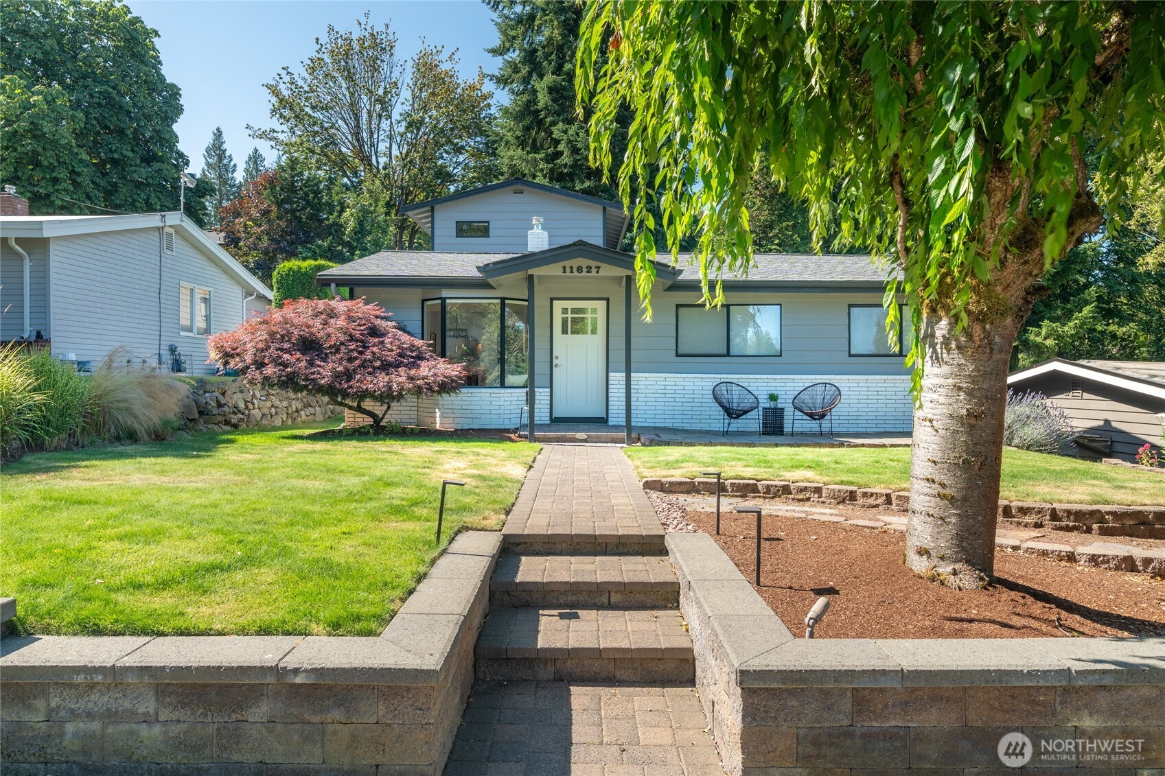 Kirkland, Washington, 98033, United States, 3 Bedrooms Bedrooms, ,2 BathroomsBathrooms,Residential,For Sale,1988237