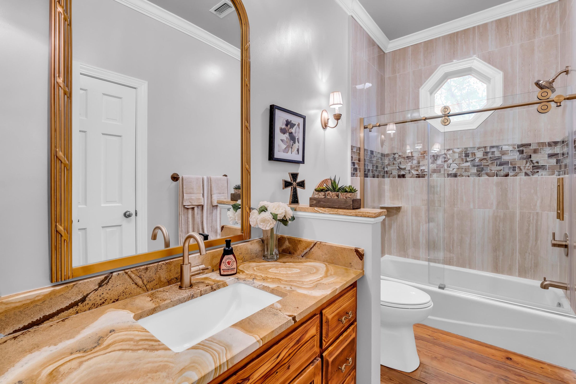 Columbus, Mississippi, 39705, United States, 4 Bedrooms Bedrooms, ,4 BathroomsBathrooms,Residential,For Sale,1976327