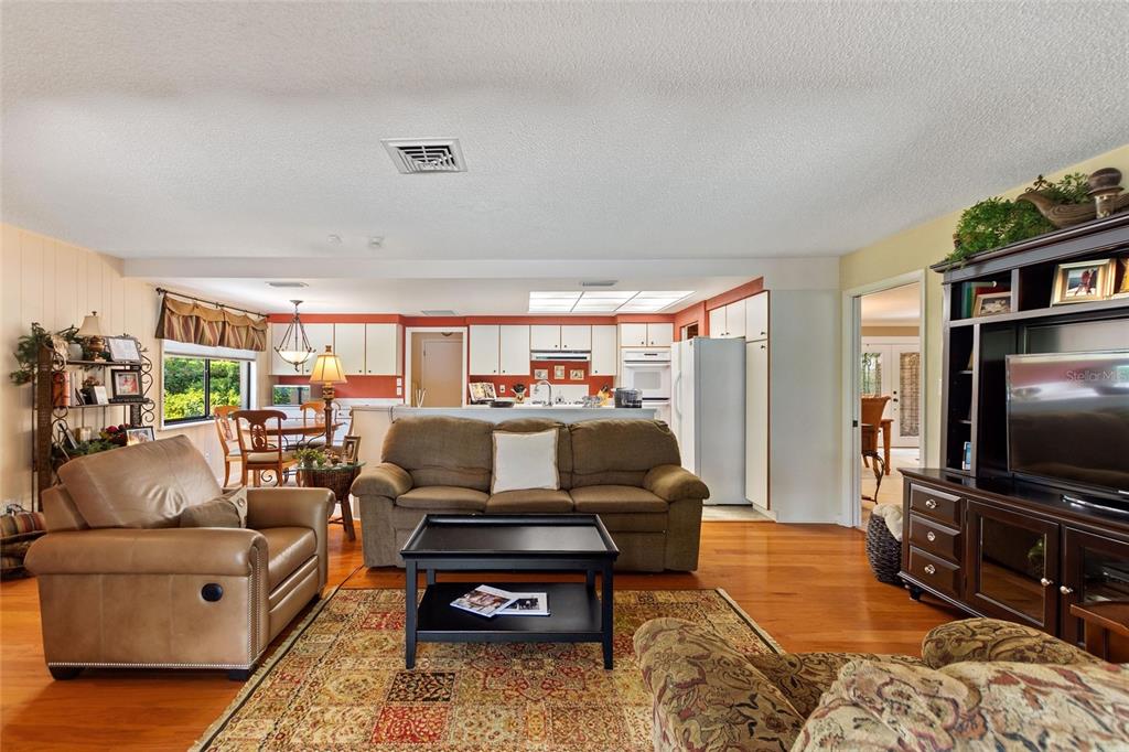 Winter Haven, Florida, 33881, United States, 4 Bedrooms Bedrooms, ,3 BathroomsBathrooms,Residential,For Sale,1911221