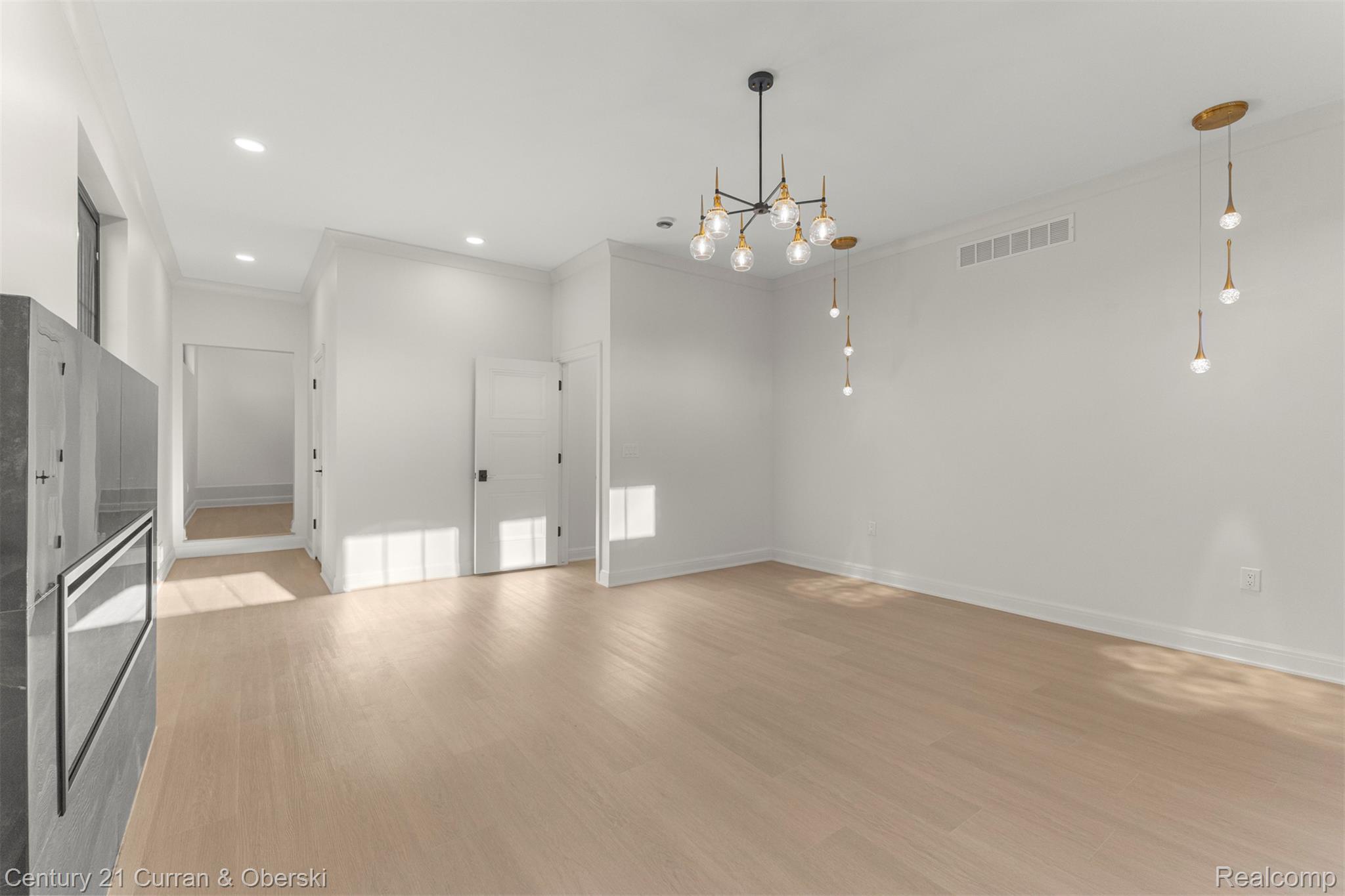 Dearborn, Michigan, 48128, United States, 5 Bedrooms Bedrooms, ,5 BathroomsBathrooms,Residential,For Sale,2030794