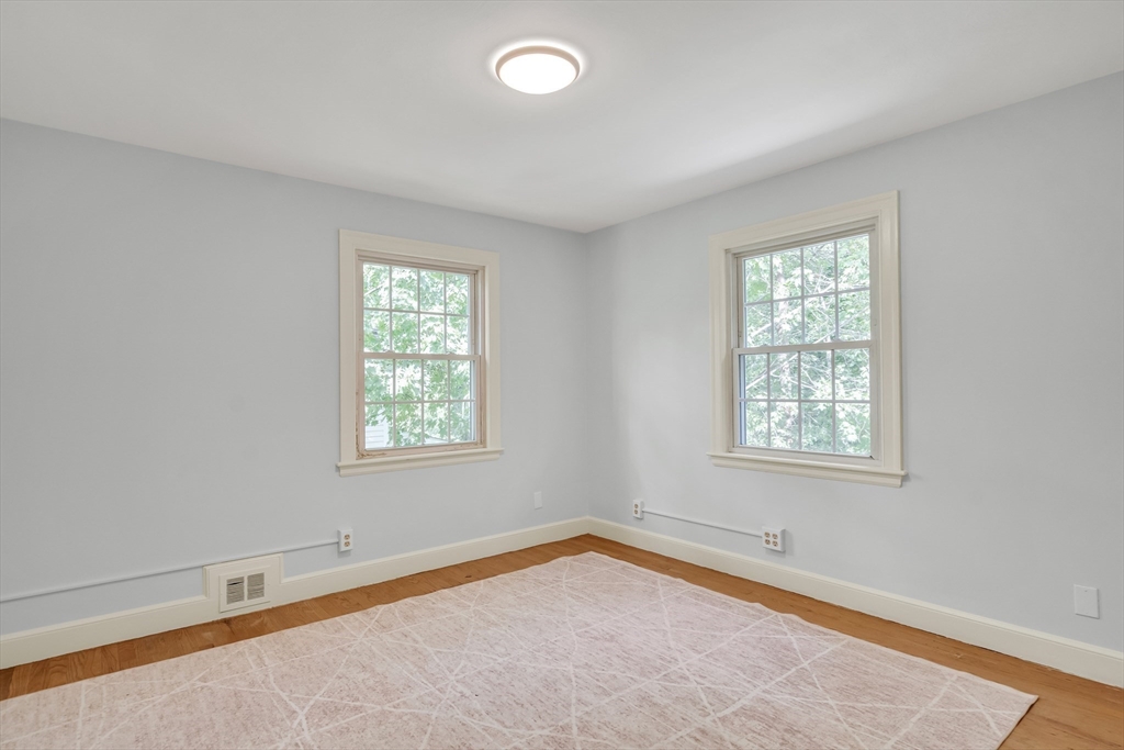 Newton, Massachusetts, 02461, United States, 3 Bedrooms Bedrooms, ,2 BathroomsBathrooms,Residential,For Sale,1940775