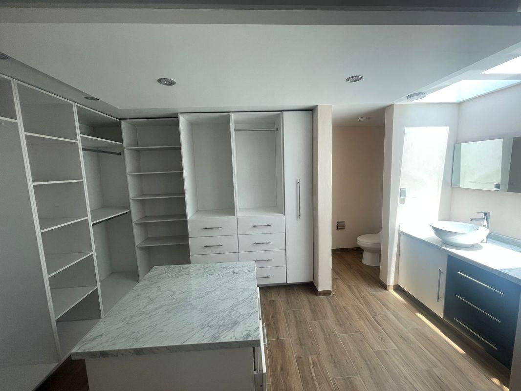 Mariano Azuela, Naucalpan de Juárez, Estado de México, 53100, Mexico, 4 Bedrooms Bedrooms, ,4 BathroomsBathrooms,Residential,For Sale,Mariano Azuela,1626519