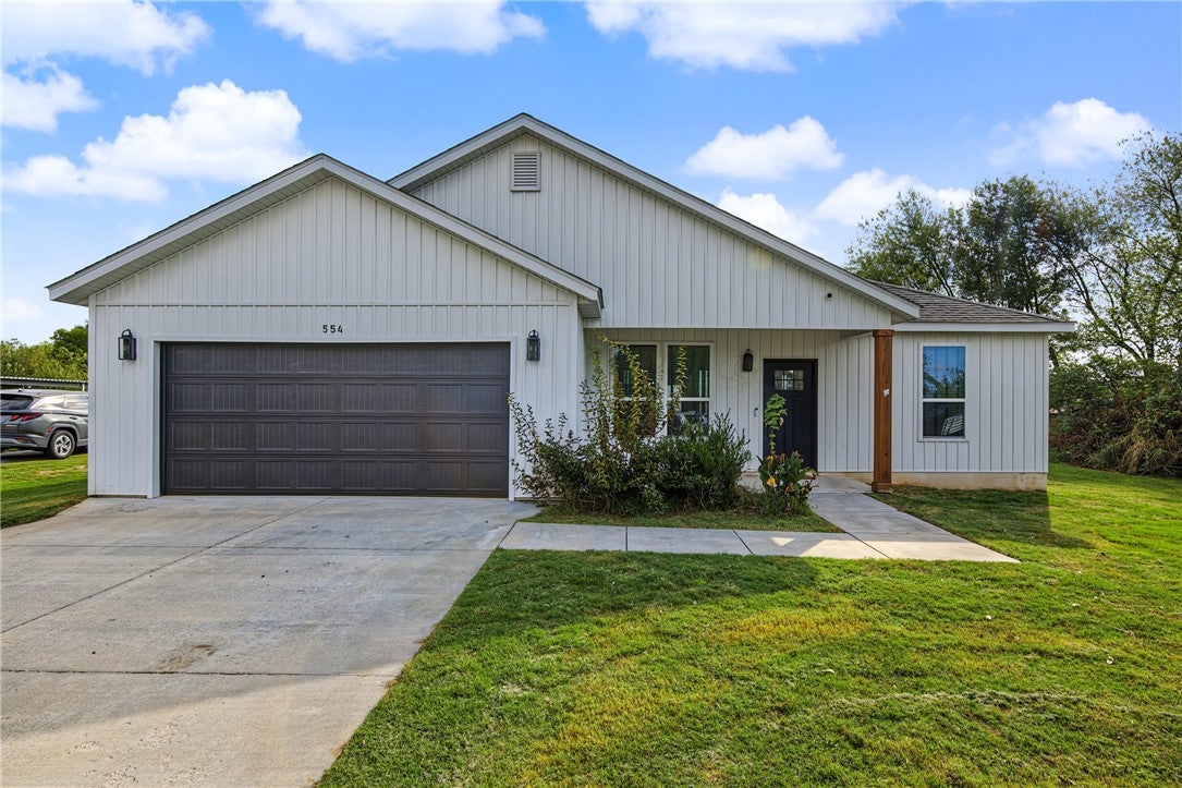 West Ave, Lincoln, AR 72744