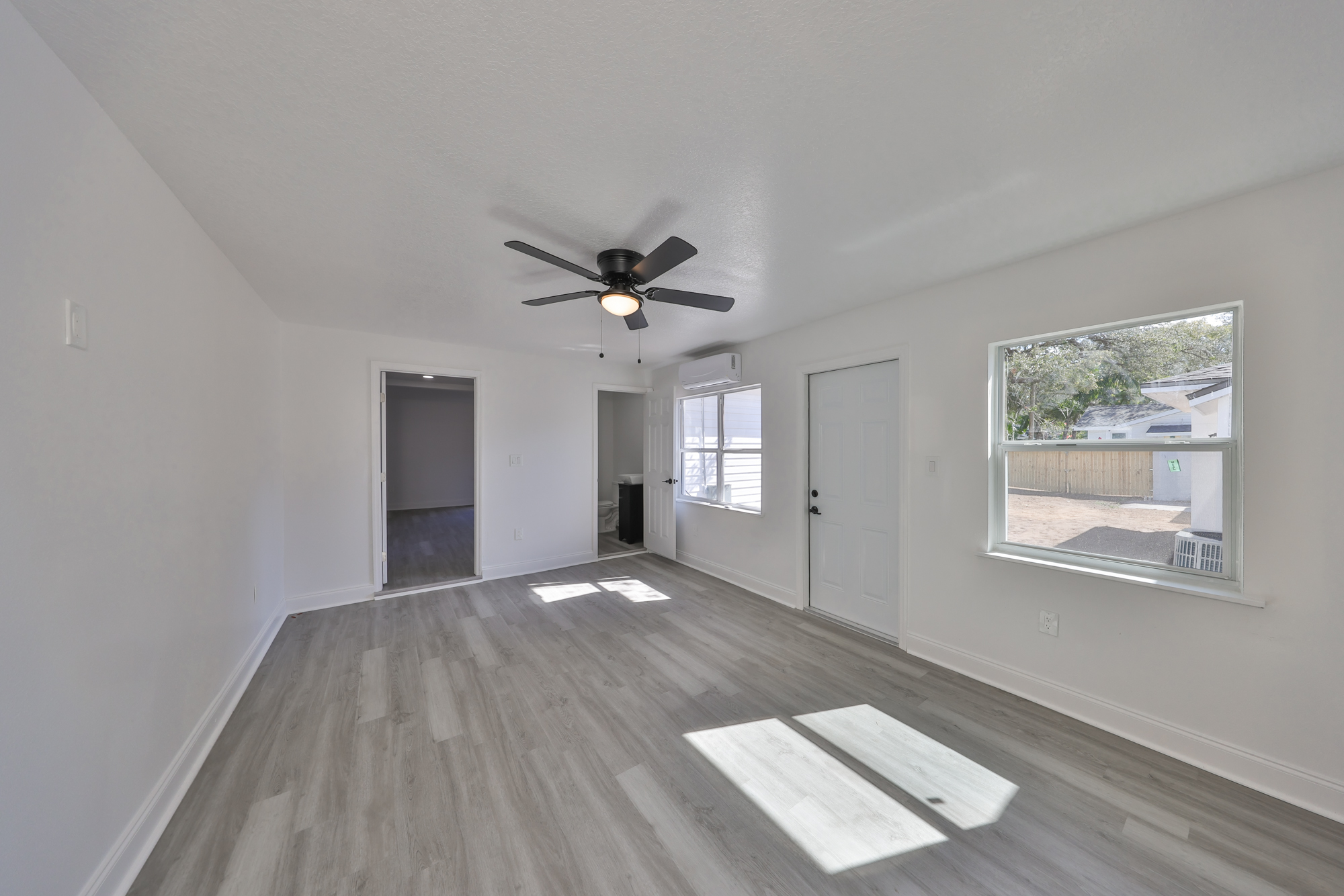 Tampa, Florida, 33603, United States, 5 Bedrooms Bedrooms, ,4 BathroomsBathrooms,Residential,For Sale,1980148