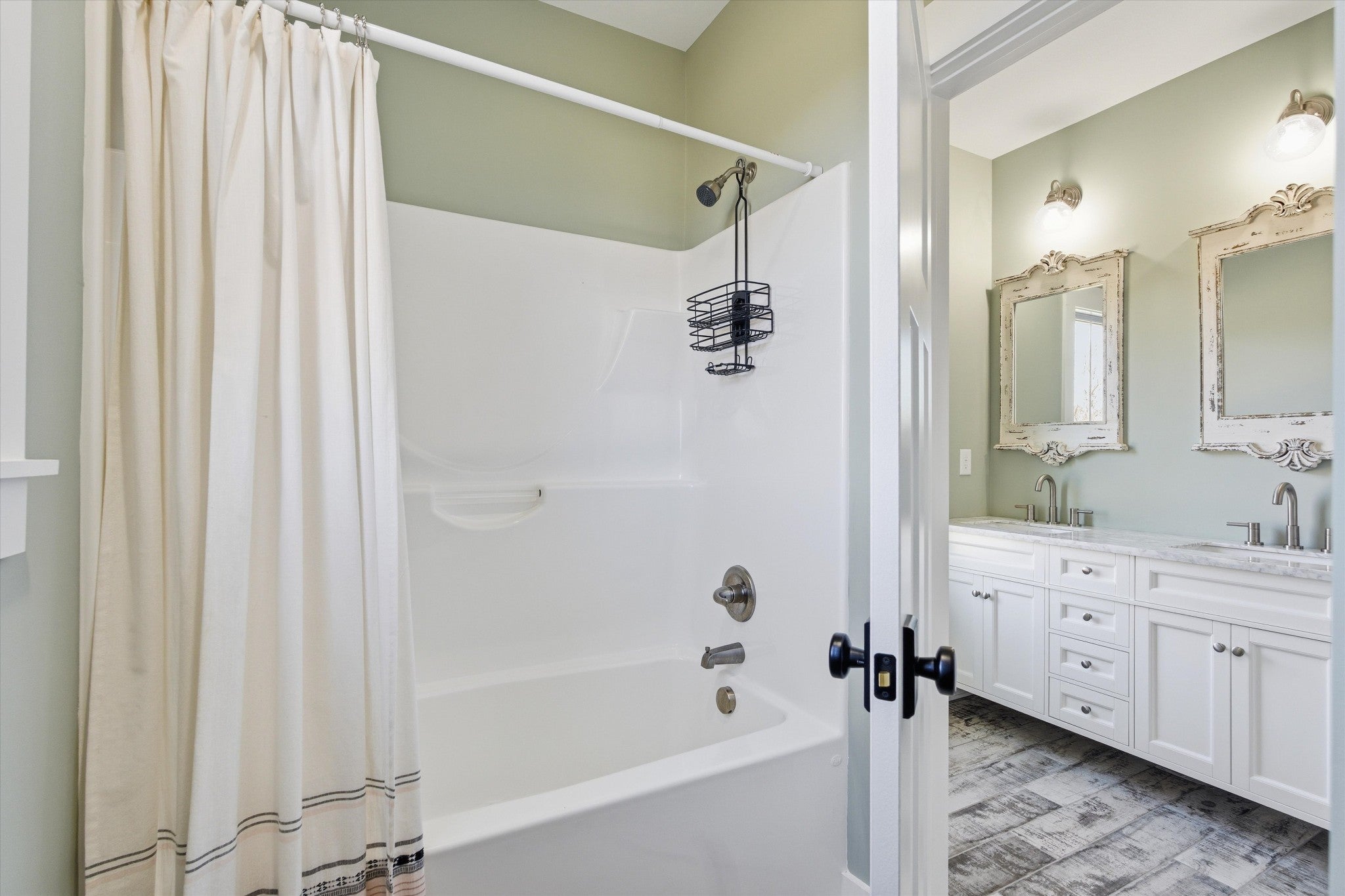 McMinnville, Tennessee, 37110, United States, 3 Bedrooms Bedrooms, ,2 BathroomsBathrooms,Residential,For Sale,2006562