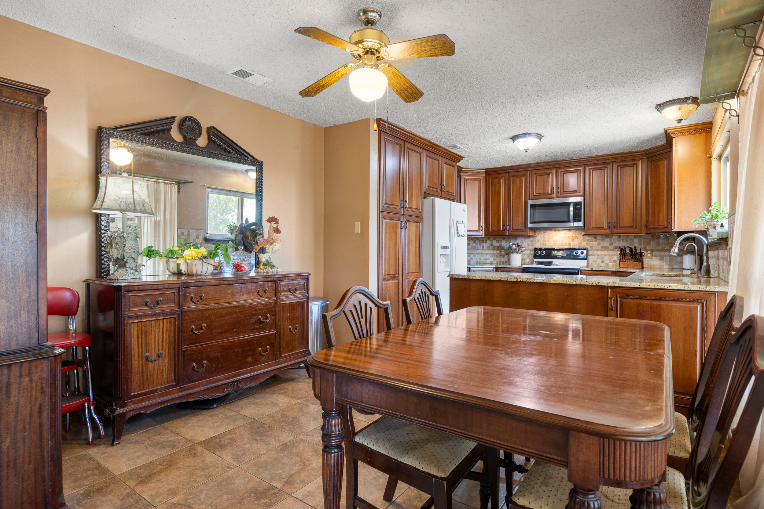 Dripping Springs, Texas, 78620, United States, 4 Bedrooms Bedrooms, ,2 BathroomsBathrooms,Residential,For Sale,1974177