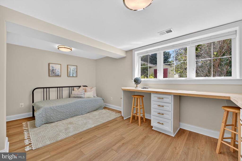 Arlington, Virginia, 22213, United States, 5 Bedrooms Bedrooms, ,5 BathroomsBathrooms,Residential,For Sale,1982488