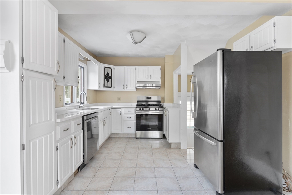 Lynn, Massachusetts, 01904, United States, 2 Bedrooms Bedrooms, ,1 BathroomBathrooms,Residential,For Sale,1943245