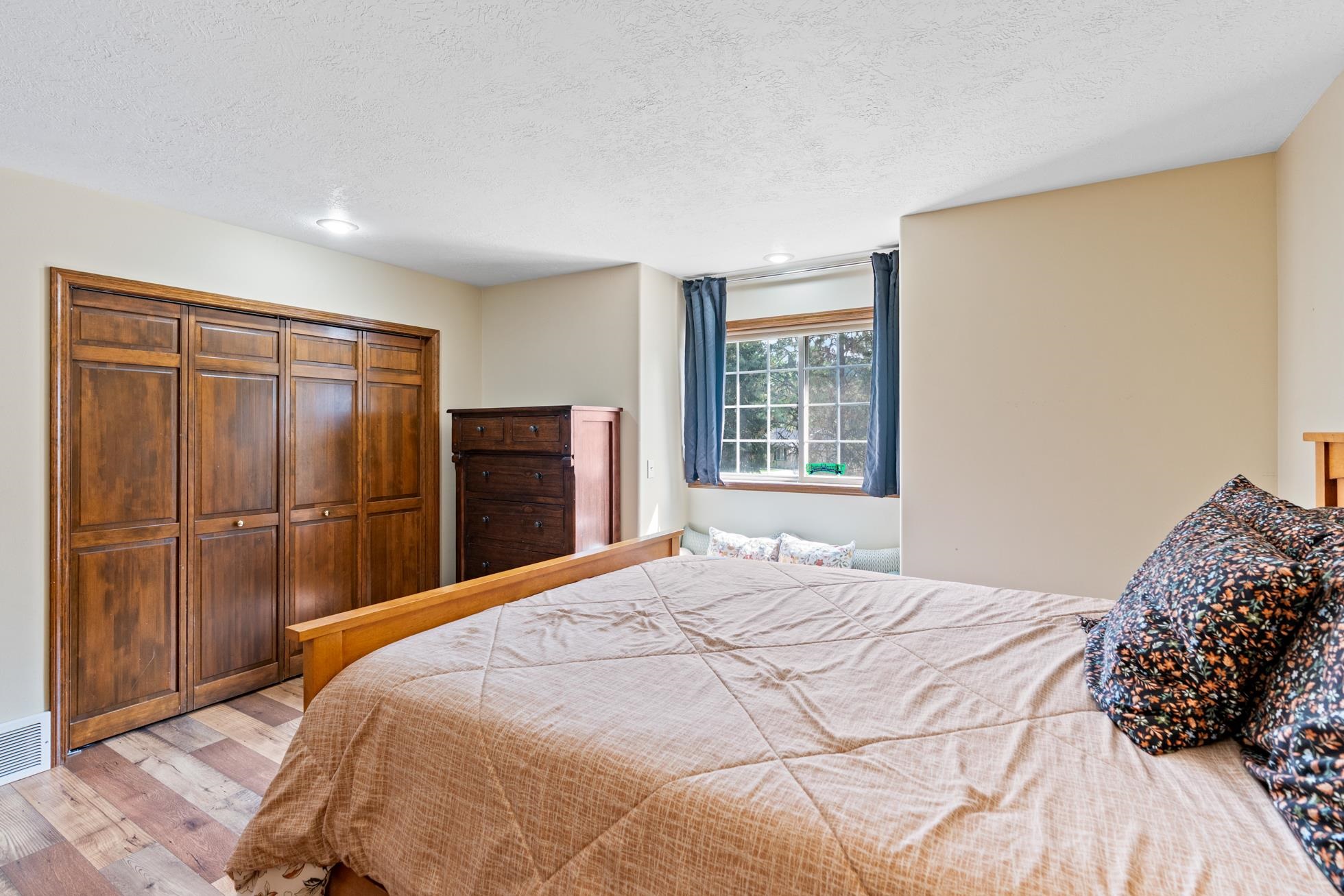 Nine Mile Falls, Washington, 99026, United States, 5 Bedrooms Bedrooms, ,4 BathroomsBathrooms,Residential,For Sale,1895080